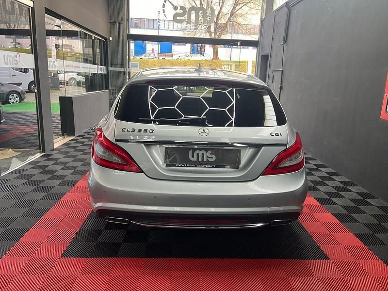 Usado Mercedes CLS250 204 HP (150 kW) 2013 Cinza Carrinha