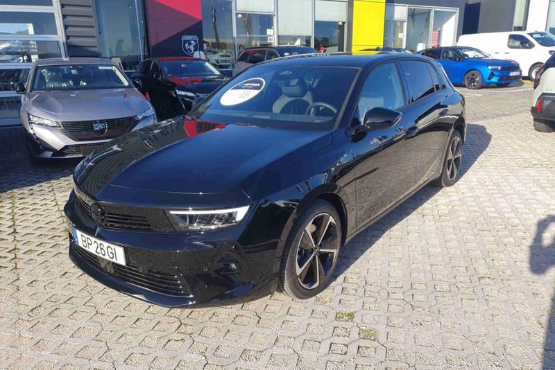Preto Novo 2024 Opel Astra Citadino | € 30.900 (Preço justo) - Imagem 1/4