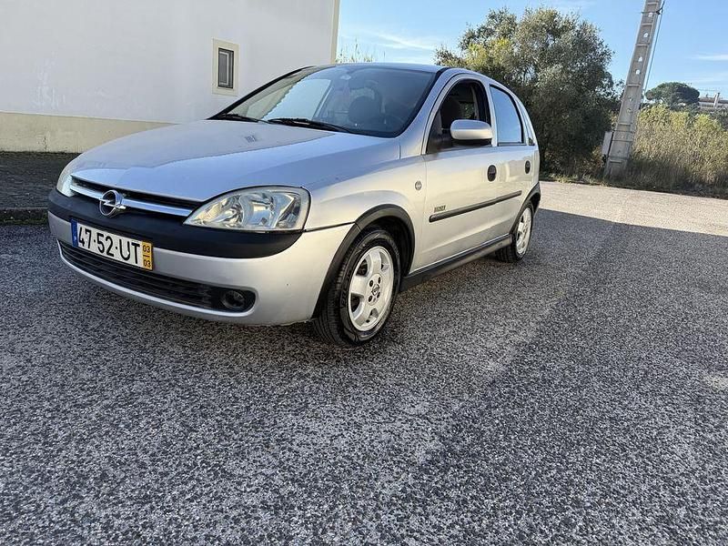 Usado 2003 Opel Corsa Sedan | € 1.350 (Bom preço) - Imagem 1/4