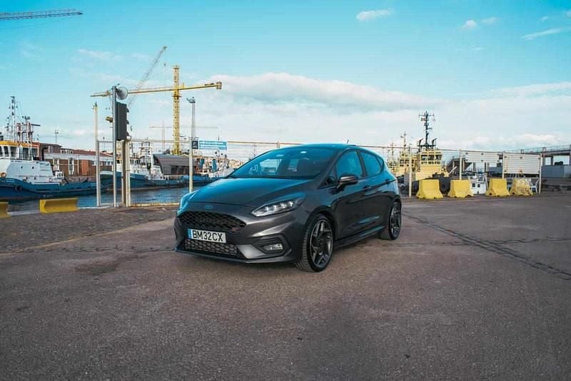 Cinzento Usado 2020 Ford Fiesta ST Citadino | € 22.900 (Preço justo) - Imagem 1/4
