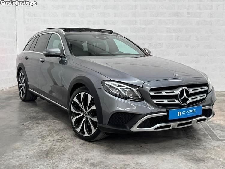 Cinza Usado 2018 Mercedes E220 Sedan | € 36.900 (Caro) - Imagem 1/1