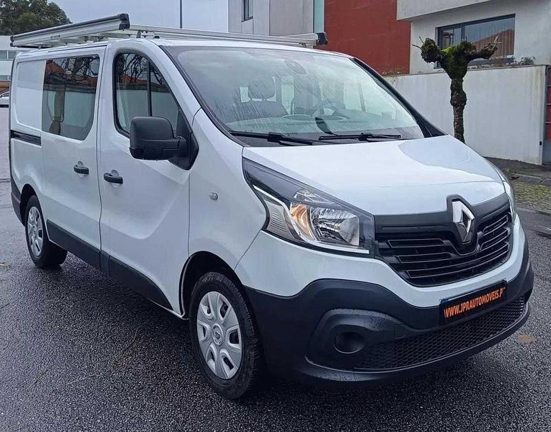 Usado Renault Trafic Intens 120 HP (88 kW) 2018 Branco Monovolume