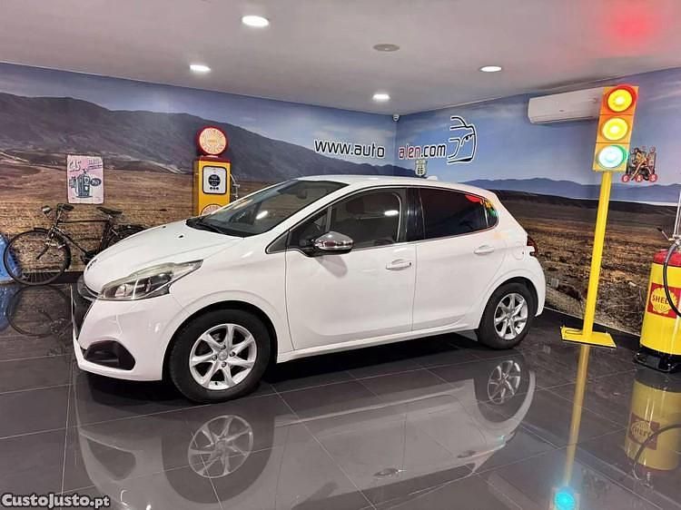 Branco Usado 2016 Peugeot 208 Allure Citadino | € 11.750 (Preço elevado) - Imagem 1/1