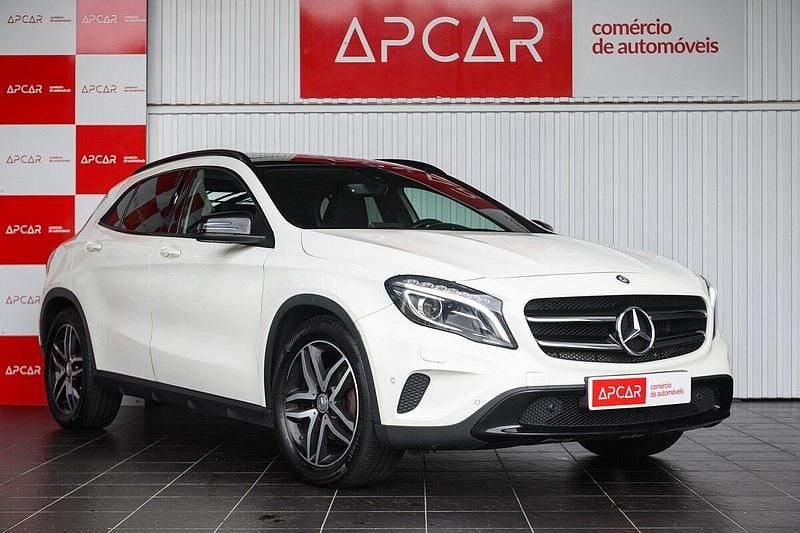 Branco Usado 2016 Mercedes GLA180 Style SUV | € 17.900 (Preço justo) - Imagem 1/4