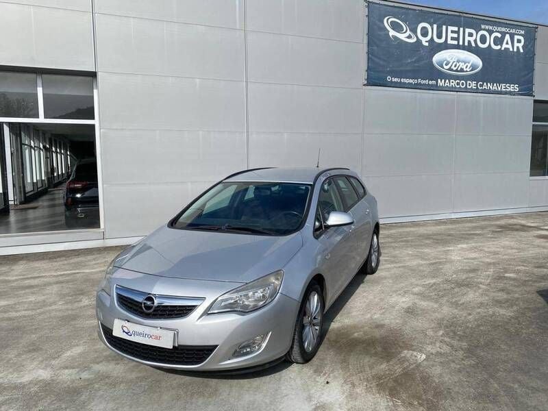 Usado Opel Astra Sport 130 HP (95 kW) 2012 Cinzento Carrinha