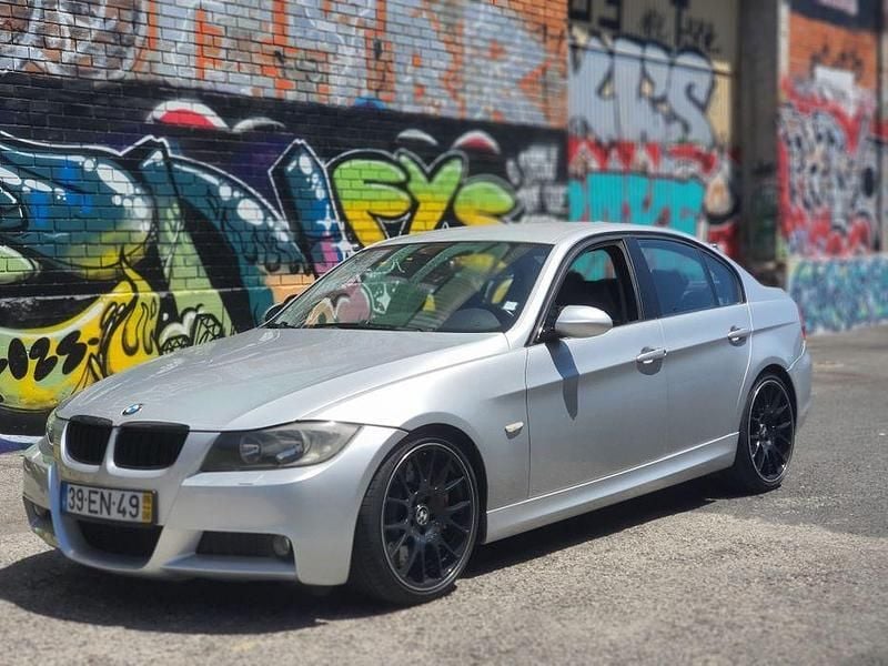 Usado 2005 BMW 330 Sport Line Sedan | € 15.990 - Imagem 1/4