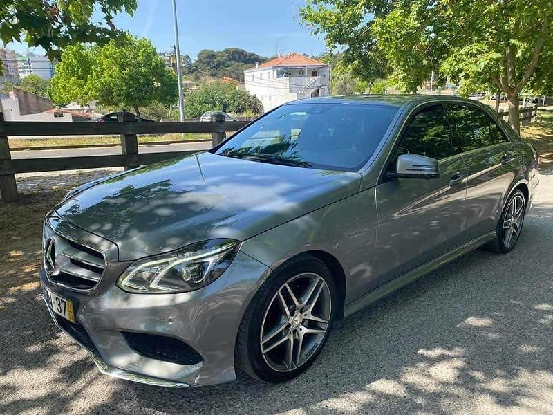 Cinzento Usado 2014 Mercedes E300 Sedan | € 18.500 (Preço justo) - Imagem 1/1