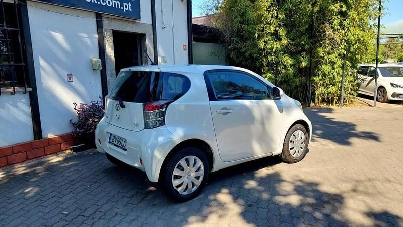 Usado Toyota iQ 68 HP (50 kW) 2009 Branco Citadino