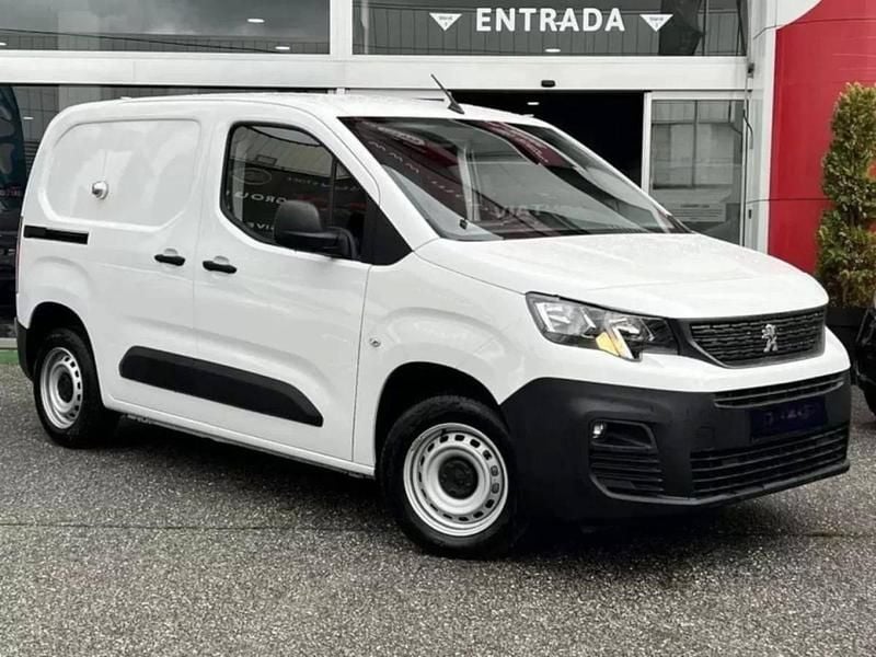 Branco Usado 2021 Peugeot Partner Monovolume | € 14.400 (Preço justo) - Imagem 1/4