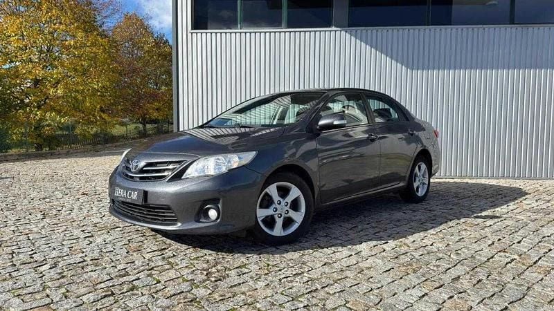 Cinzento Usado 2011 Toyota Corolla | € 10.590 - Imagem 1/4