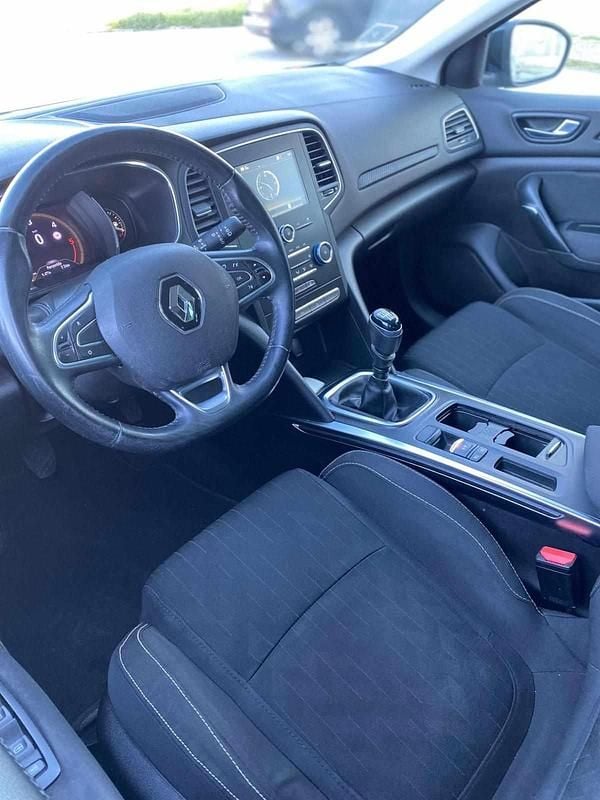 Usado Renault Mégane IV 110 HP (80 kW) 2018 Azul Sedan