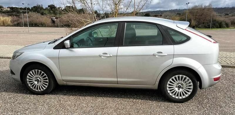 Usado Ford Focus 109 HP (80 kW) 2008 Cinzento Citadino
