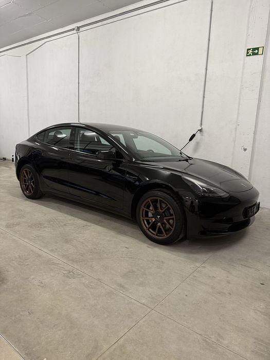 Usado 2023 Tesla Model 3 Standard Range Plus Sedan | € 28.700 (Bom preço) - Imagem 1/4