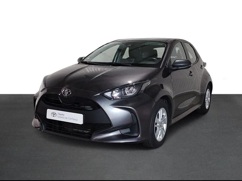 Cinza (pintura metalizada) Usado 2021 Toyota Yaris Comfort | € 16.750 (Preço justo) - Imagem 1/4