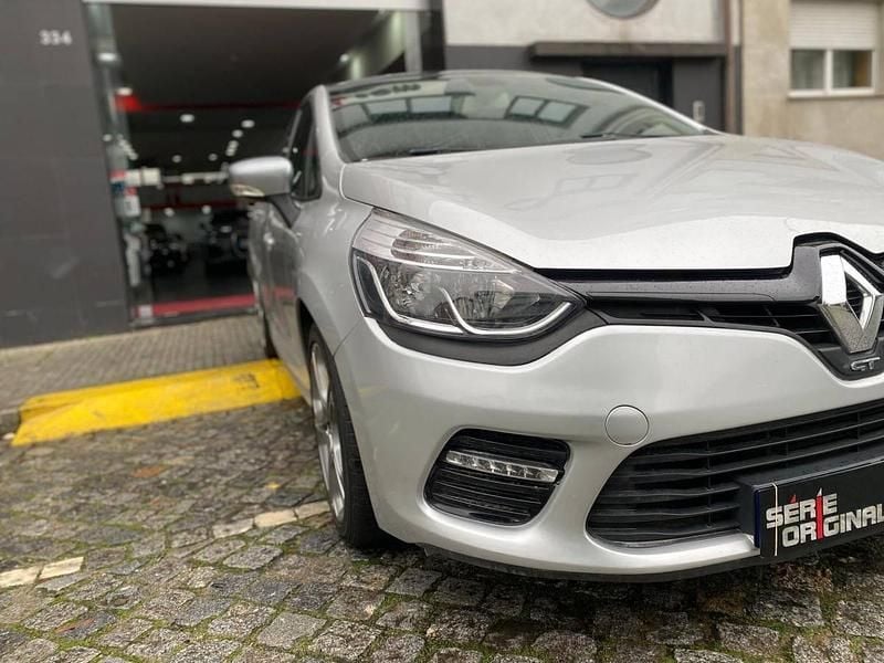 Usado Renault Clio IV 120 HP (88 kW) 2014 Cinzento Carrinha