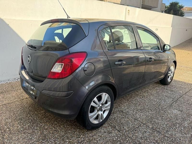 Usado 2011 Opel Corsa Sedan | € 6.500 (Preço elevado) - Imagem 1/4