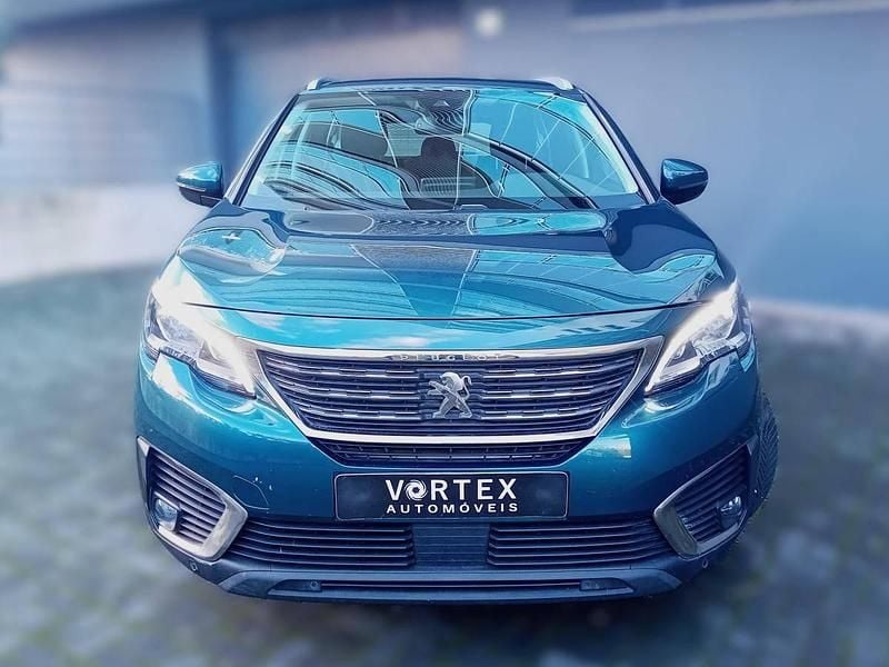 Usado Peugeot 5008 Active 130 HP (95 kW) 2019 Verde Monovolume