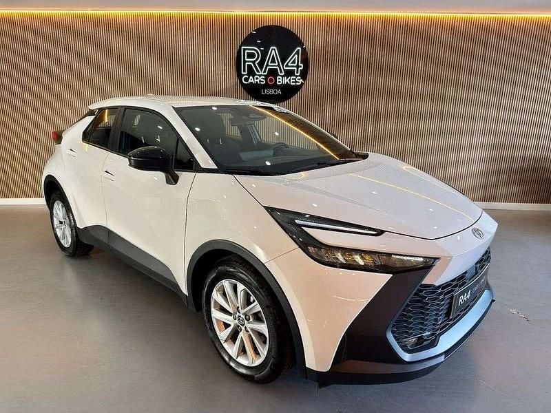 Branco Usado 2024 Toyota C-HR SUV | € 31.900 (Preço justo) - Imagem 1/4