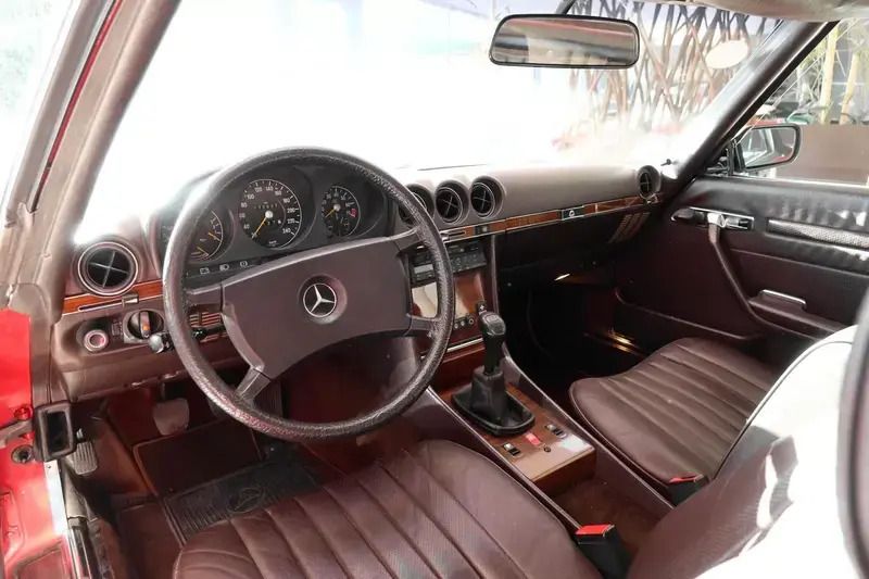 Usado Mercedes SL280 197 HP (144 kW) 1983 Vermelho Cabrios
