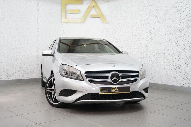 Cinza Usado 2015 Mercedes A180 | € 15.980 (Preço justo) - Imagem 1/4