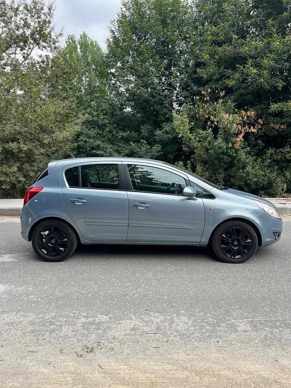 Usado Opel Corsa Cosmo 80 HP (58 kW) 2006 Azul Citadino