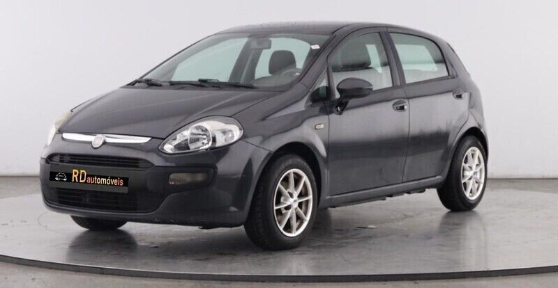 Cinzento Usado 2011 Fiat Punto Evo Citadino | € 8.000 - Imagem 1/4