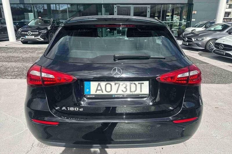 Usado Mercedes 180 116 HP (85 kW) 2022 Preto Sedan