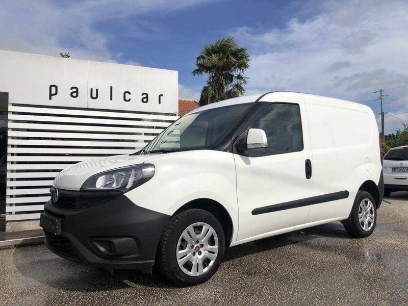 Branco Usado 2020 Fiat Doblò Monovolume | € 13.900 (Preço elevado) - Imagem 1/4