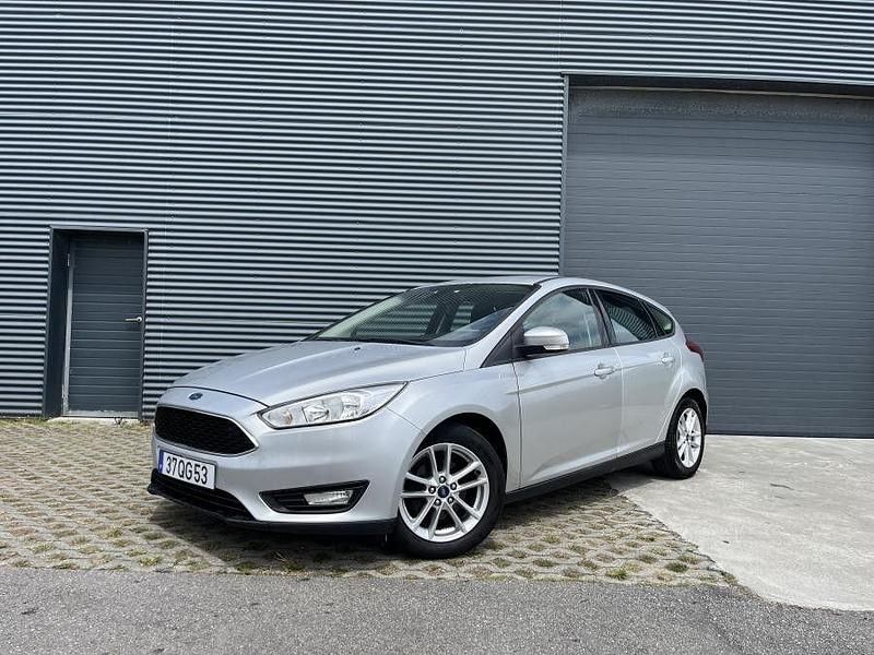 Cinzento Usado 2015 Ford Focus Trend+ | € 11.500 (Preço justo) - Imagem 1/4