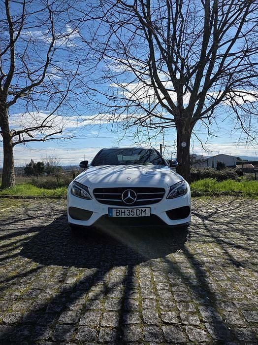 Branco Usado 2014 Mercedes C180 AMG Sedan | € 19.000 (Preço justo) - Imagem 1/4