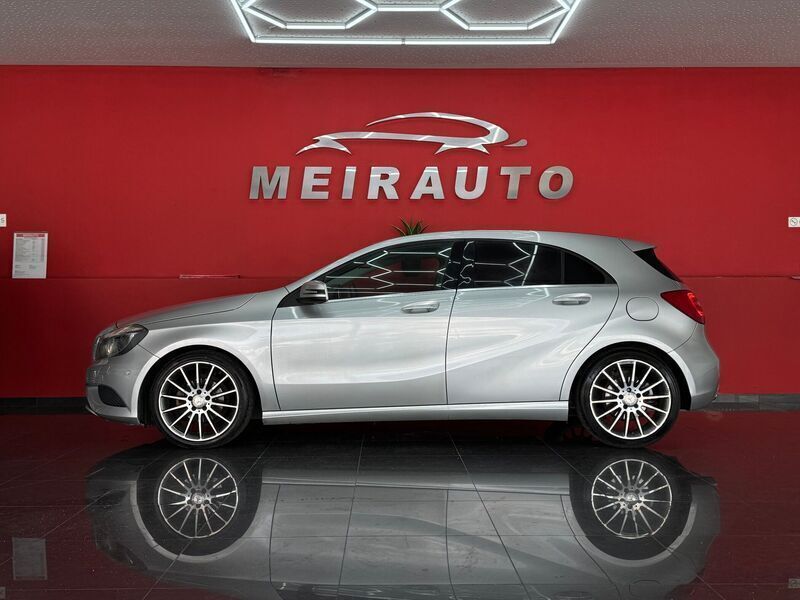 Usado Mercedes A180 Urban 109 HP (80 kW) 2014 Cinza
