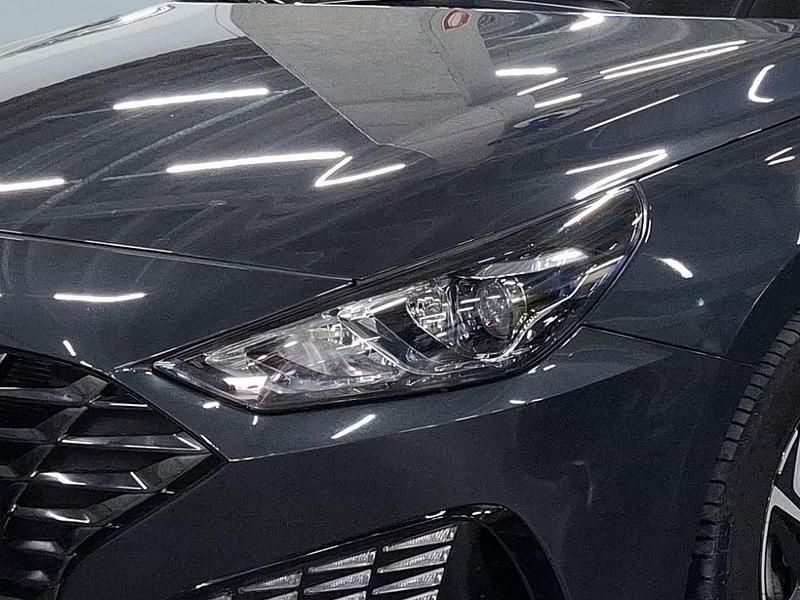 Usado Hyundai i30 Style 120 HP (88 kW) 2023 Dark knight (metalizada) Carrinha