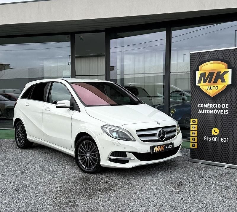 Branco Usado 2017 Mercedes B250e Monovolume | € 13.800 - Imagem 1/4