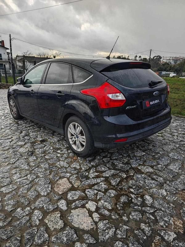 Usado Ford Focus 125 HP (91 kW) 2013 Preto Carrinha