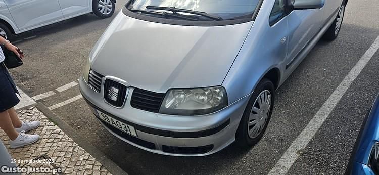 Cinza Usado 2005 Seat Alhambra Monovolume | € 4.999 - Imagem 1/1