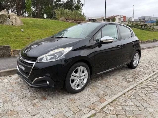 Preto Usado 2017 Peugeot 208 Style Citadino | € 9.750 (Preço justo) - Imagem 1/4