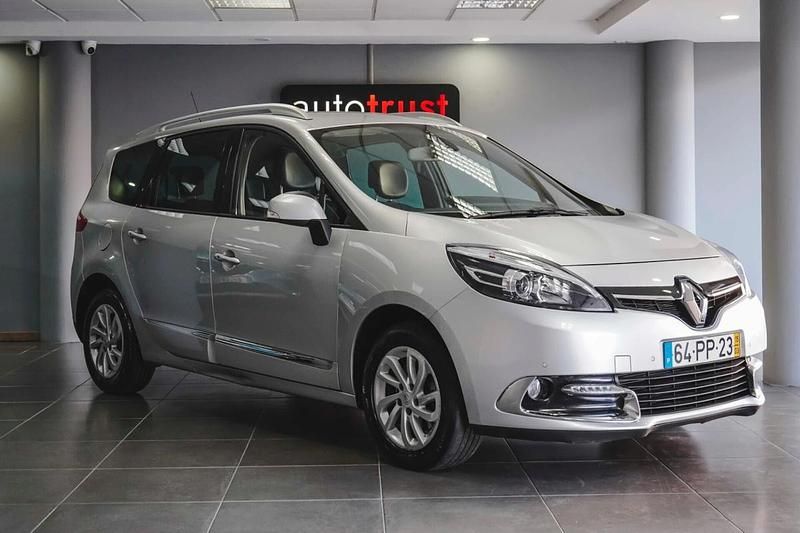 Cinzento Usado 2015 Renault Grand Scénic III Monovolume | € 9.900 (Caro) - Imagem 1/4