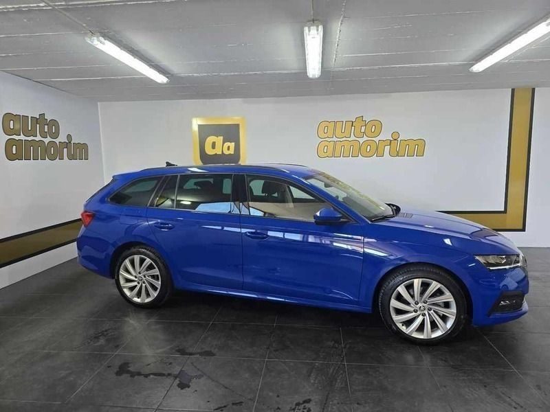 Usado Skoda Octavia 204 HP (150 kW) 2022 Azul Carrinha