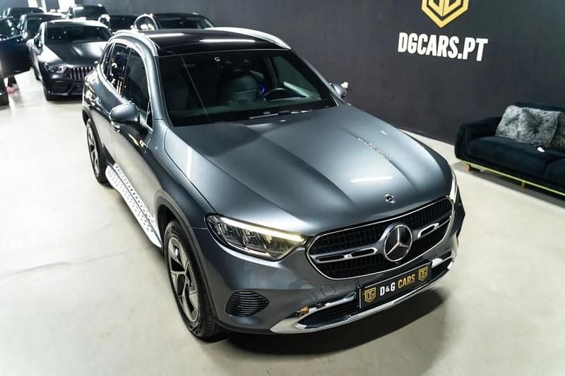 Cinzento Usado 2022 Mercedes GLC300e | € 53.900 (Bom preço) - Imagem 1/4