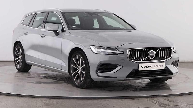 Cinzento Usado 2024 Volvo V60 Carrinha | € 43.000 (Preço justo) - Imagem 1/4