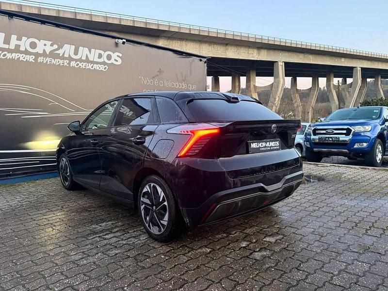 Usado MG MG4 EV Comfort 150 kW (204 HP) 2023 Preto Citadino