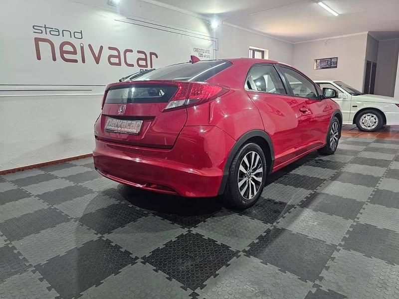 Usado Honda Civic 120 HP (88 kW) 2014 Vermelho
