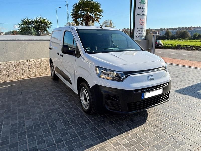 Branco Usado 2023 Fiat Doblò Monovolume | € 17.950 (Preço justo) - Imagem 1/4