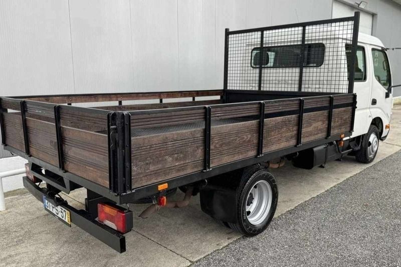 Usado Toyota Dyna 136 HP (100 kW) 2015 Branco Pickup