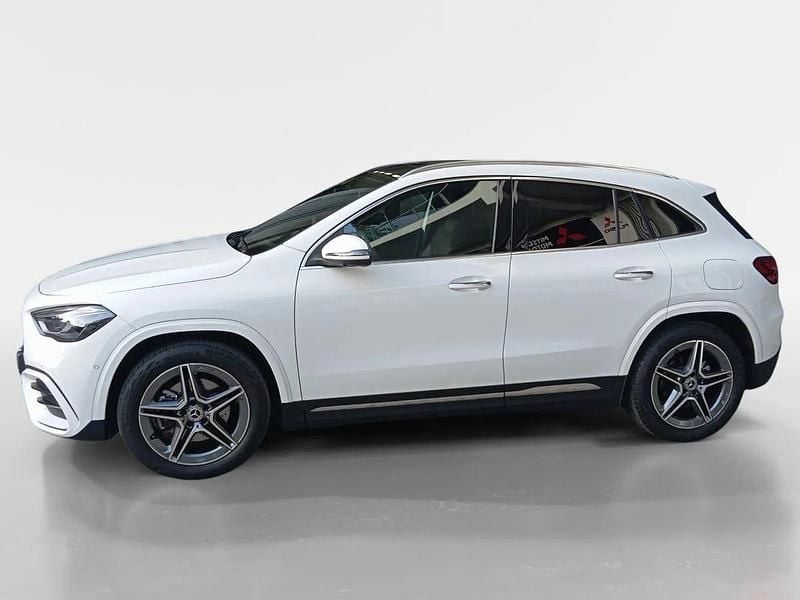 Usado Mercedes GLA200 150 HP (110 kW) 2024 Branco polar SUV
