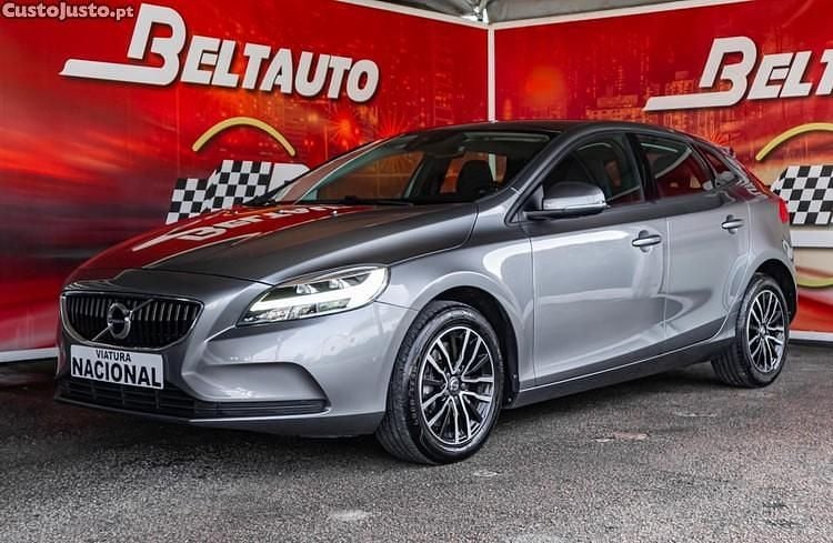 Usado Volvo V40 Momentum 150 HP (110 kW) 2019 Cinza