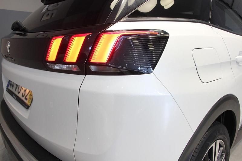 Usado Peugeot 3008 Allure 130 HP (95 kW) 2018 Branco SUV