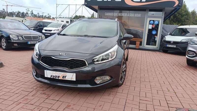 Cinza Usado 2013 Kia Ceed Sportswagon Carrinha | € 13.500 (Caro) - Imagem 1/4