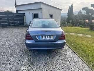 Usado Mercedes E220 150 HP (110 kW) 2003 Azul Sedan