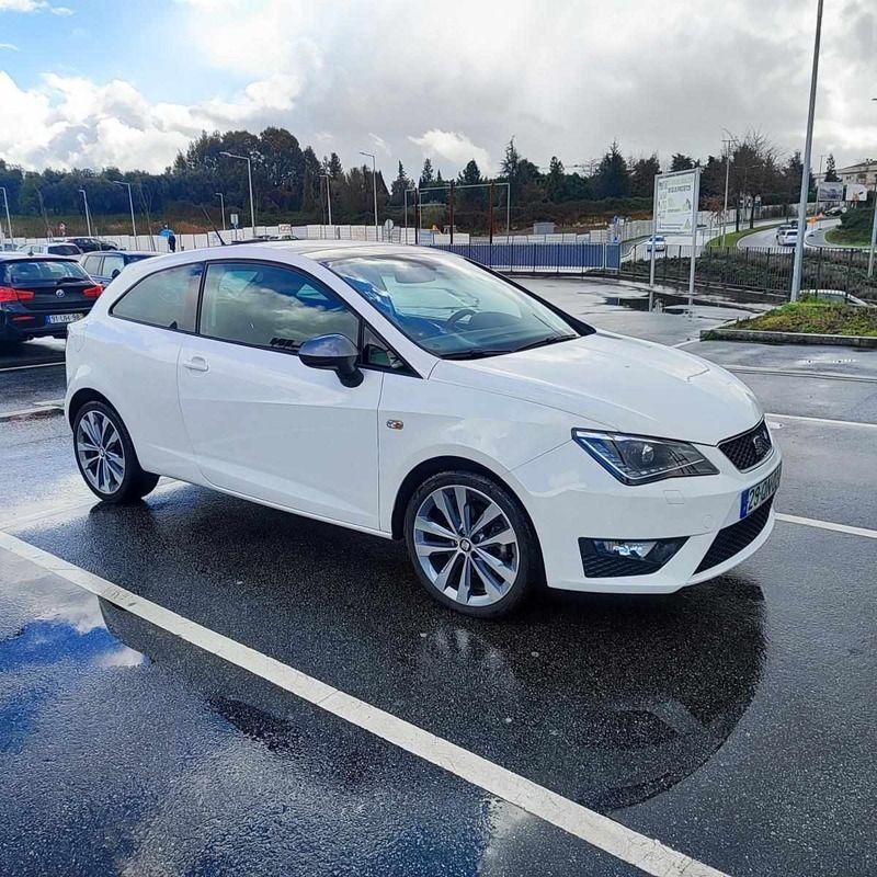 Branco Usado 2015 Seat Ibiza Citadino | € 11.000 (Preço justo) - Imagem 1/4